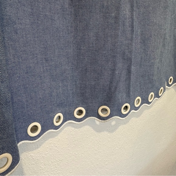 J. Crew Chambray Sleeveless Blouse with Scalloped Trim and Grommet Accents Size - Picture 4 of 5